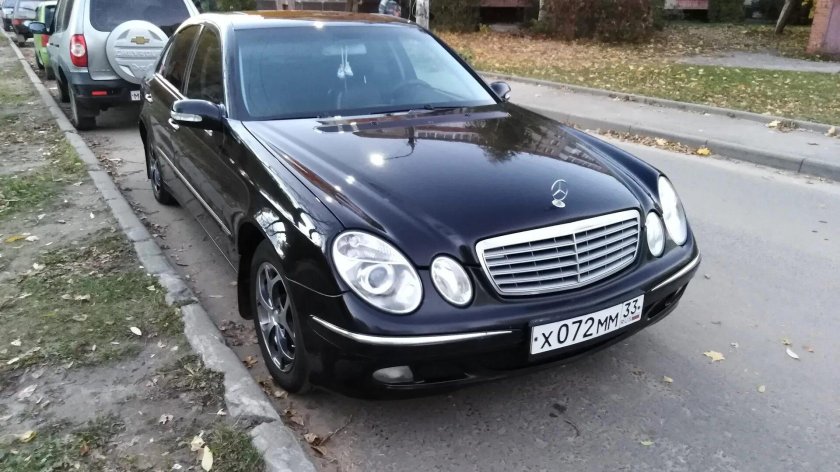 Мерседес Бенц е240 2002