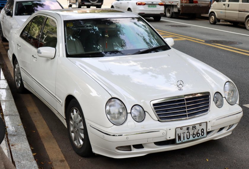 Мерседес е240