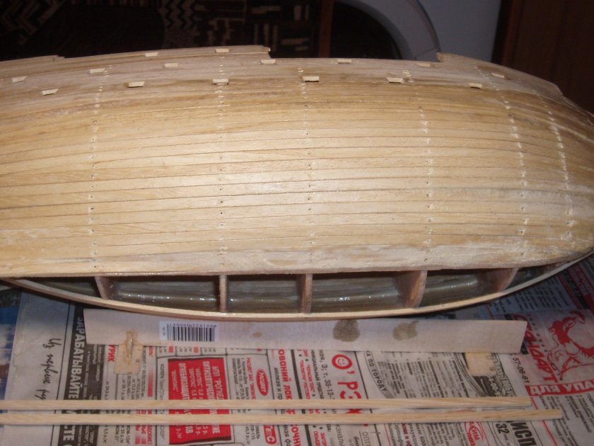 Черновая обшивка корпуса модели корабля