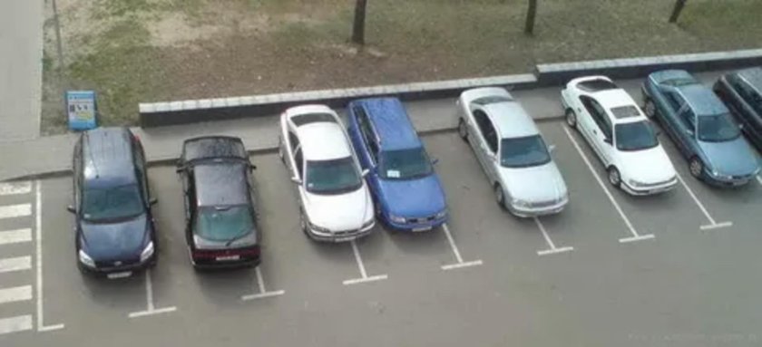 Припарковался не по разметке