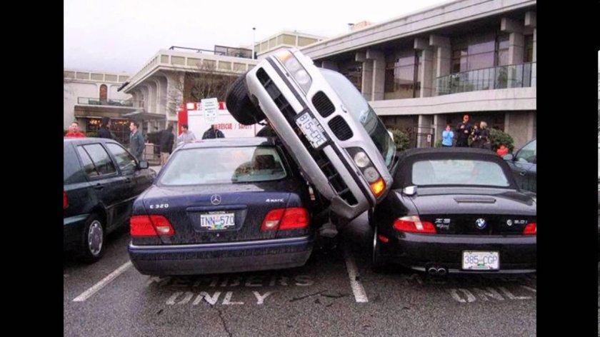 Смешно припаркованные машины