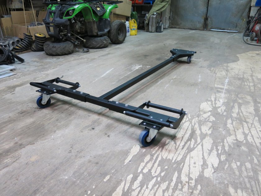 Подставка под снегоход для хранения