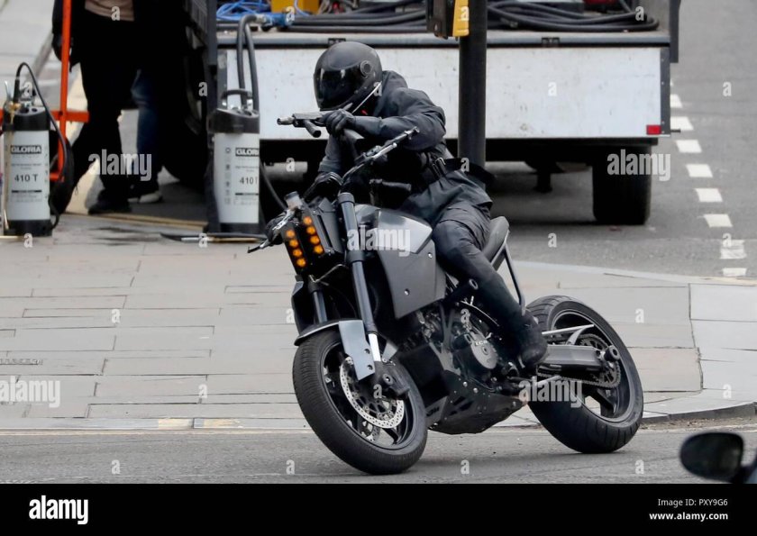 Форсаж Хоббс и шоу мотоцикл