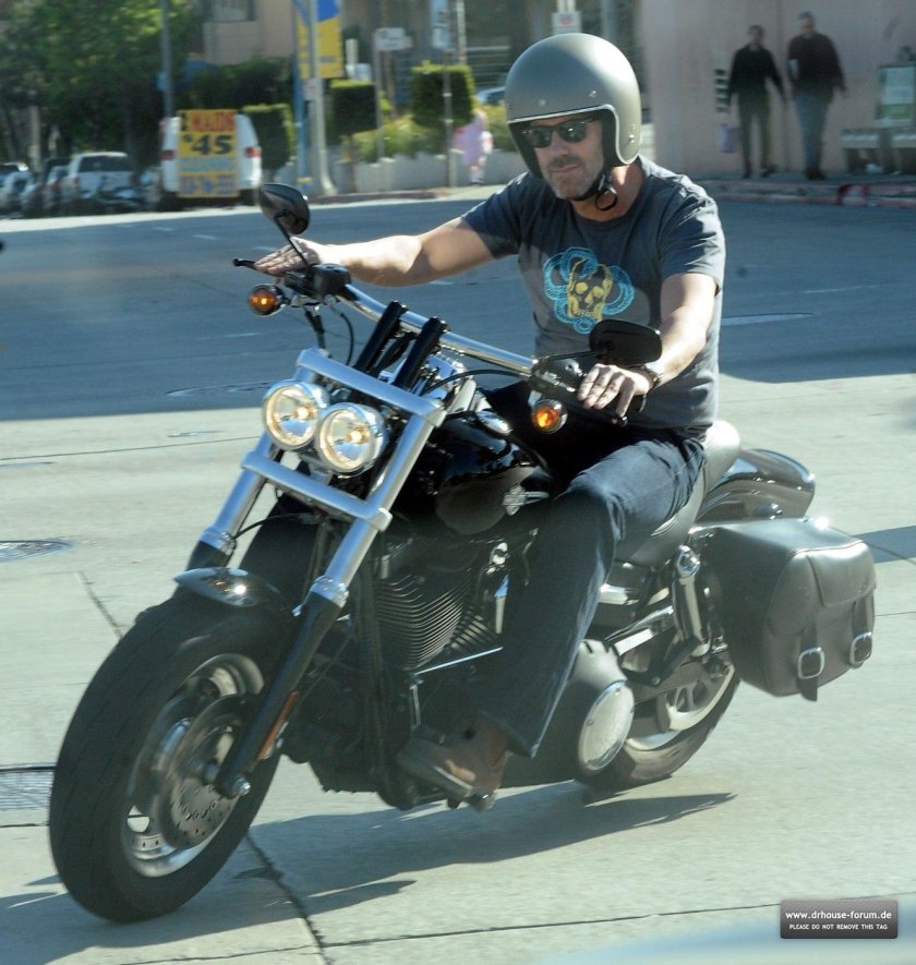 Доктор Хаус на мотоцикле