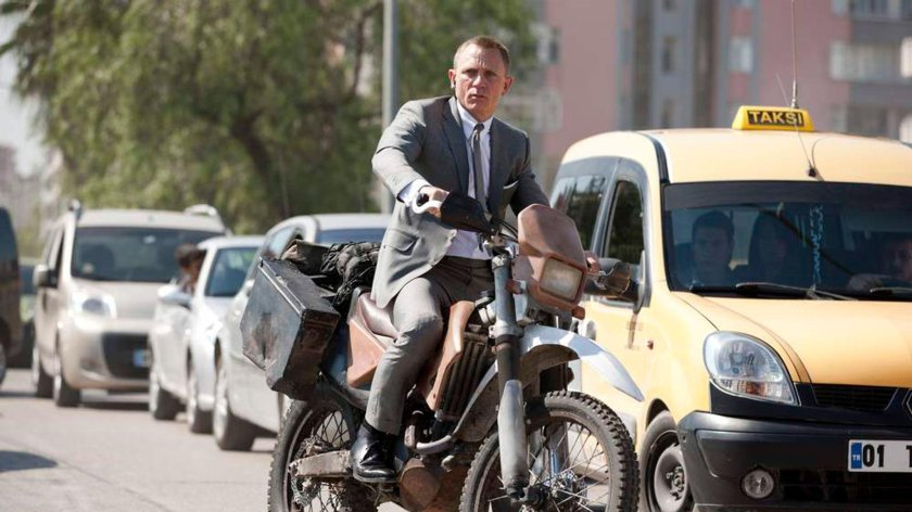 Крейг Джеймс Бонд мотоцикл