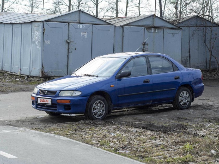 Мазда 323 седан