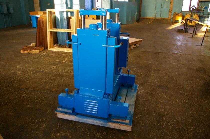 Подъемник канавный п-263