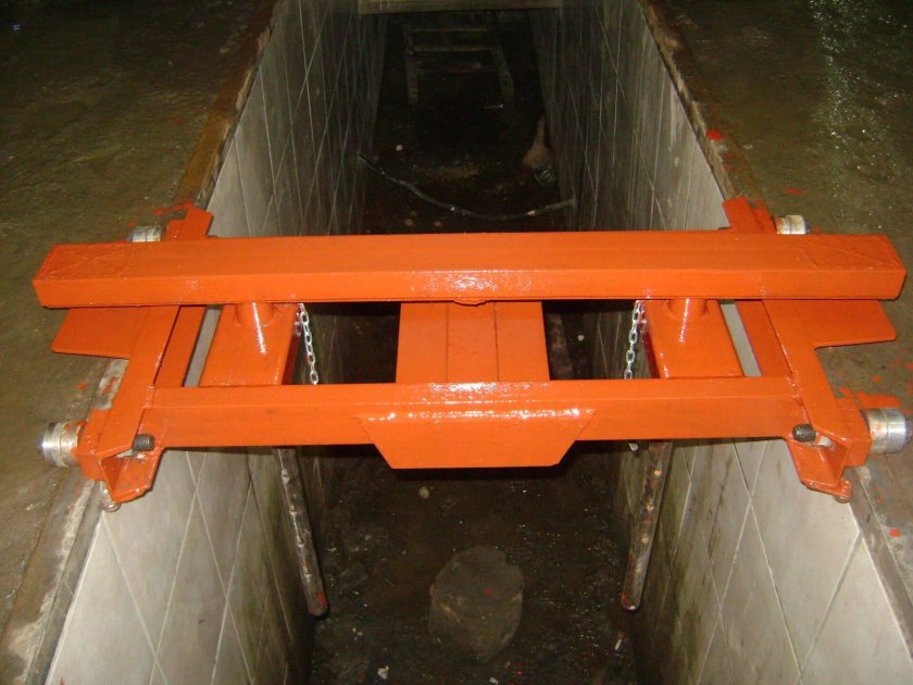 Ямный домкрат траверса