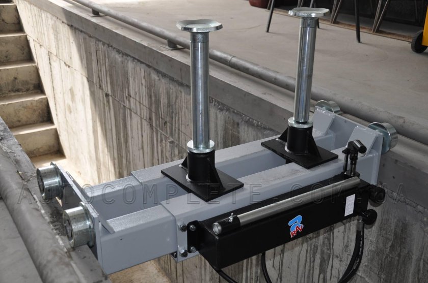 Подъемник гидравлический канавный ПНК--1