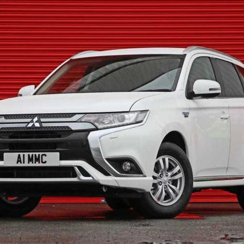 Митсубиси Аутлендер 2020 белый