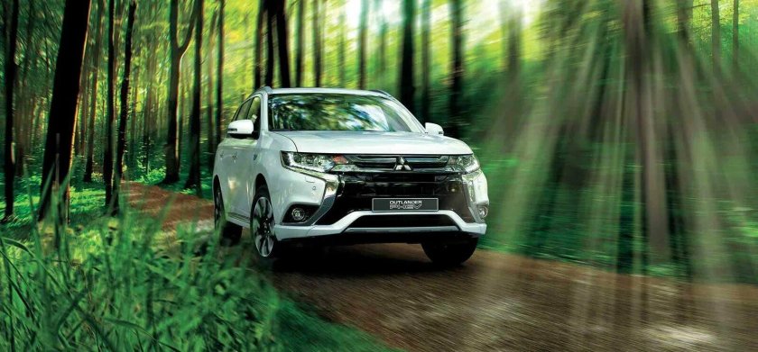 Митсубиси Аутлендер 2022