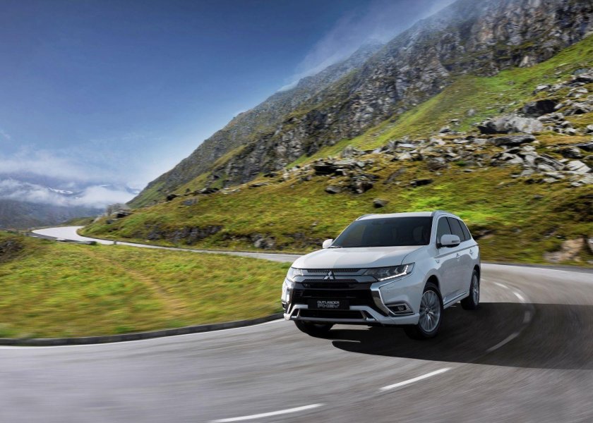 Митсубиси Аутлендер 2020