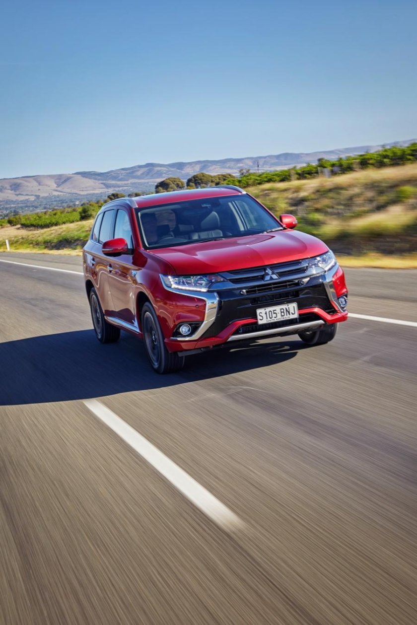 Митсубиси Аутлендер PHEV