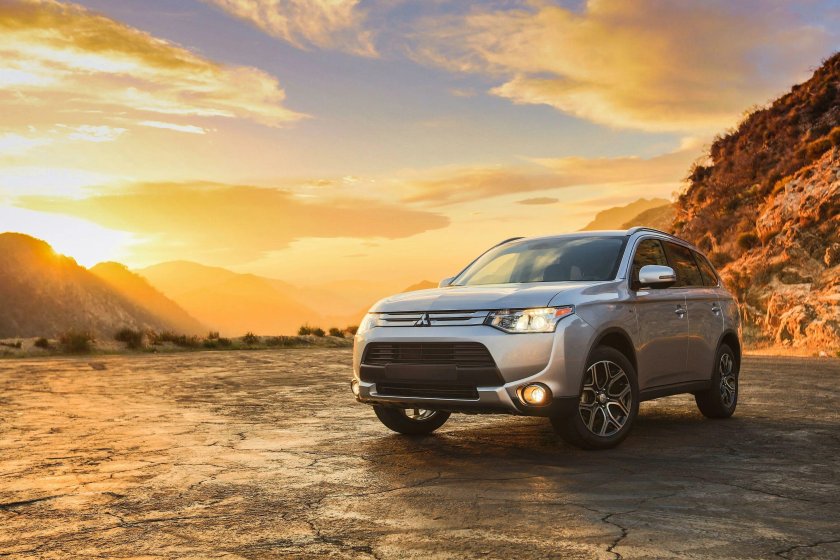 Мицубиси Аутлендер 2015