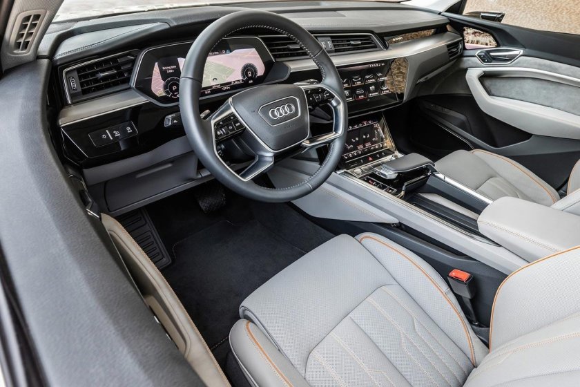 Audi e-tron 55 quattro салон