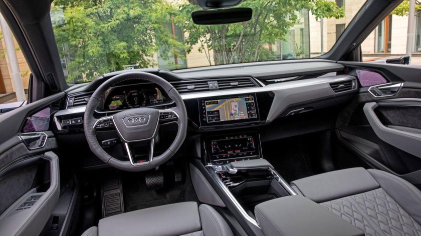 Audi e tron 55 quattro Interior