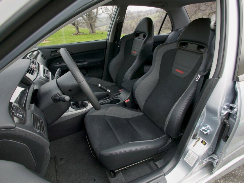 Сиденья Mitsubishi Lancer Evolution
