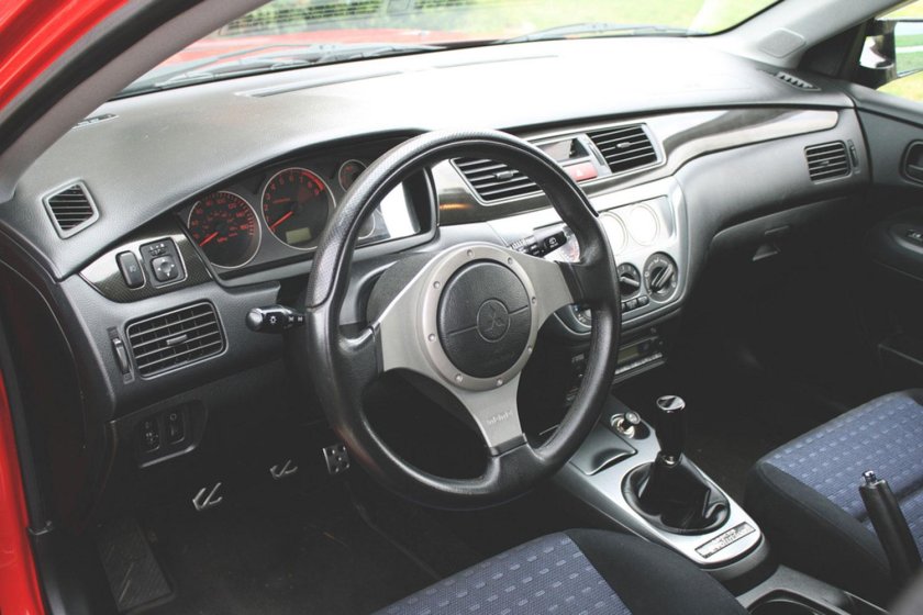 Lancer EVO 9 салон