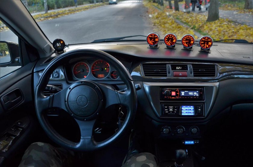 Митсубиси Лансер Эволюшн 9 салон