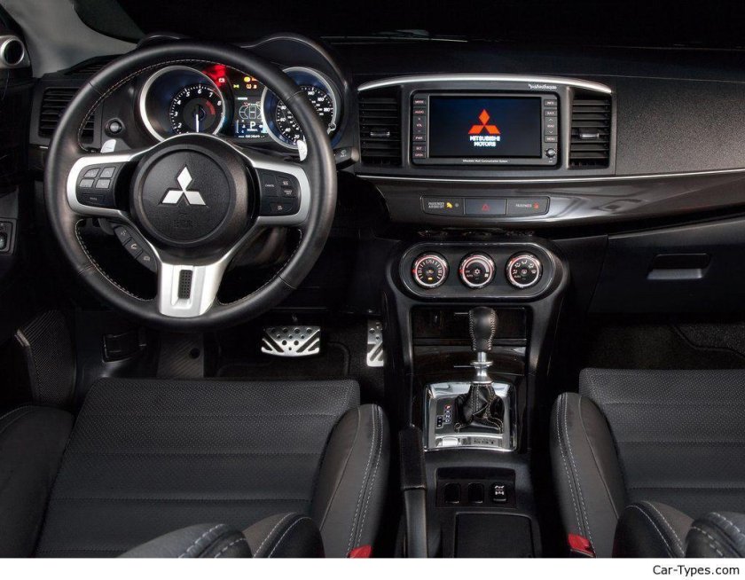 Mitsubishi Lancer EVO 10 салон