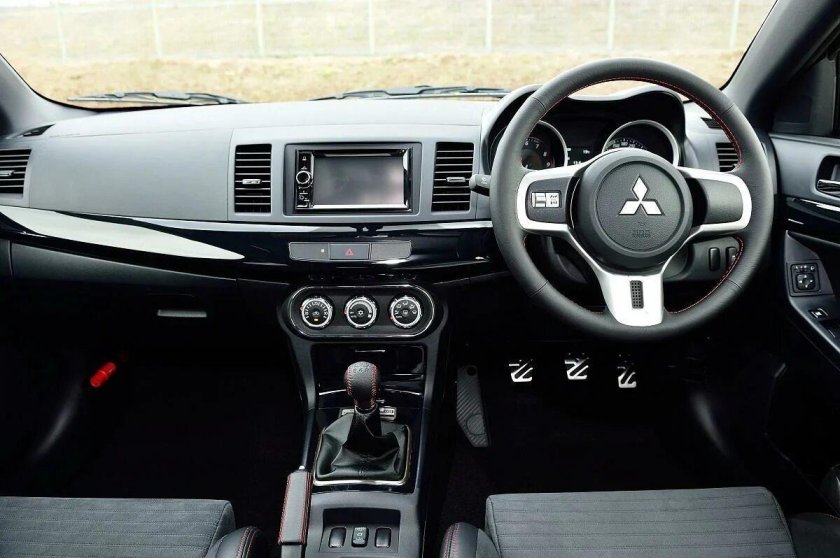 Lancer EVO 10 салон