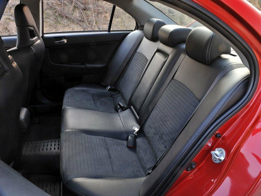 Задний ряд Лансер 9