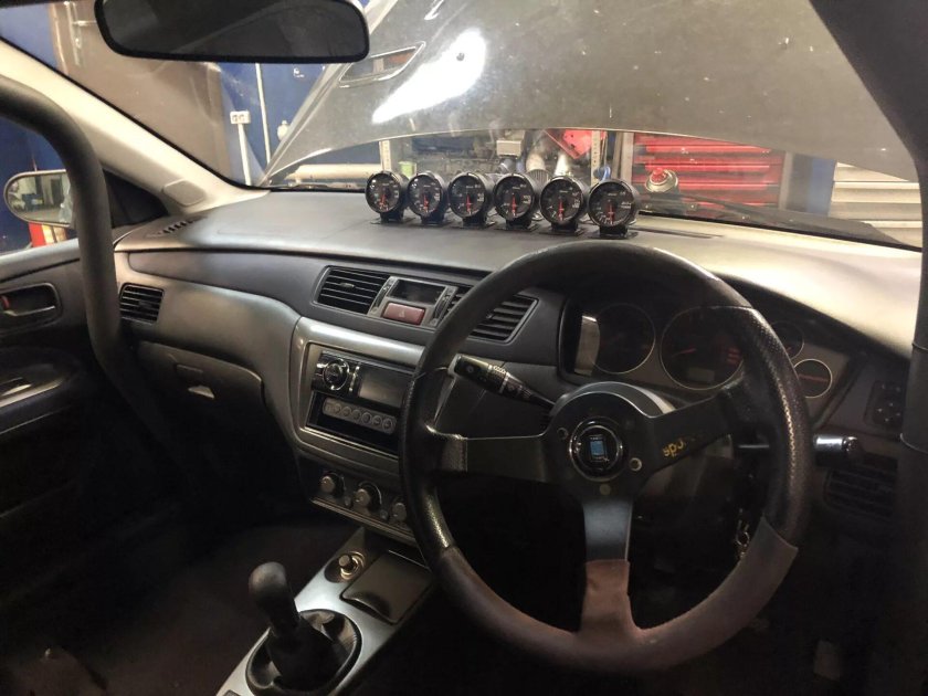 Mitsubishi Lancer Evolution 1 салон