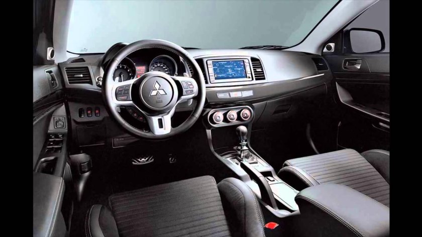 Митсубиси Лансер Эволюшн 10 салон