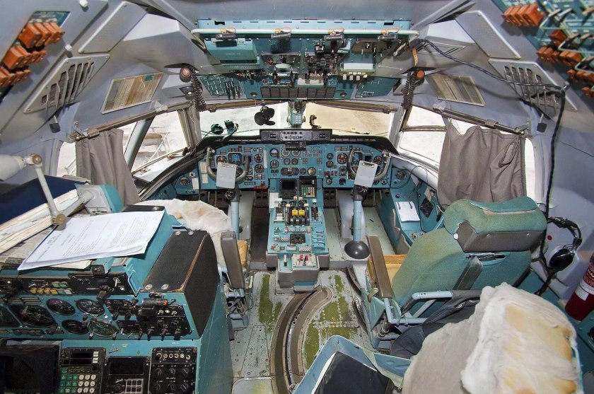 АН 124 кабина