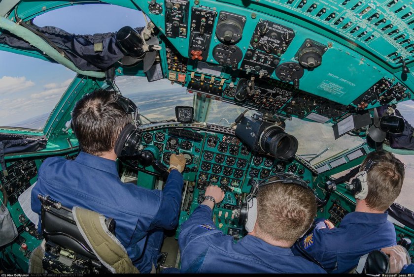 АН-22 кабина пилотов