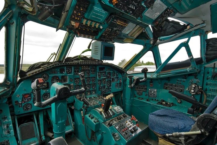 АН-22 Антей кабина