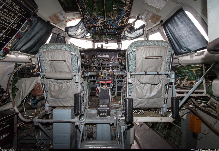 АН-30 кабина