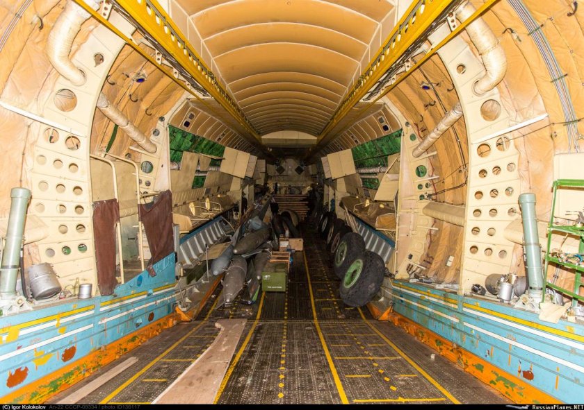 АН-22 Антей грузовая кабина