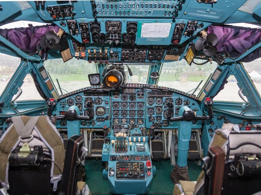 АН-22 Антей кабина