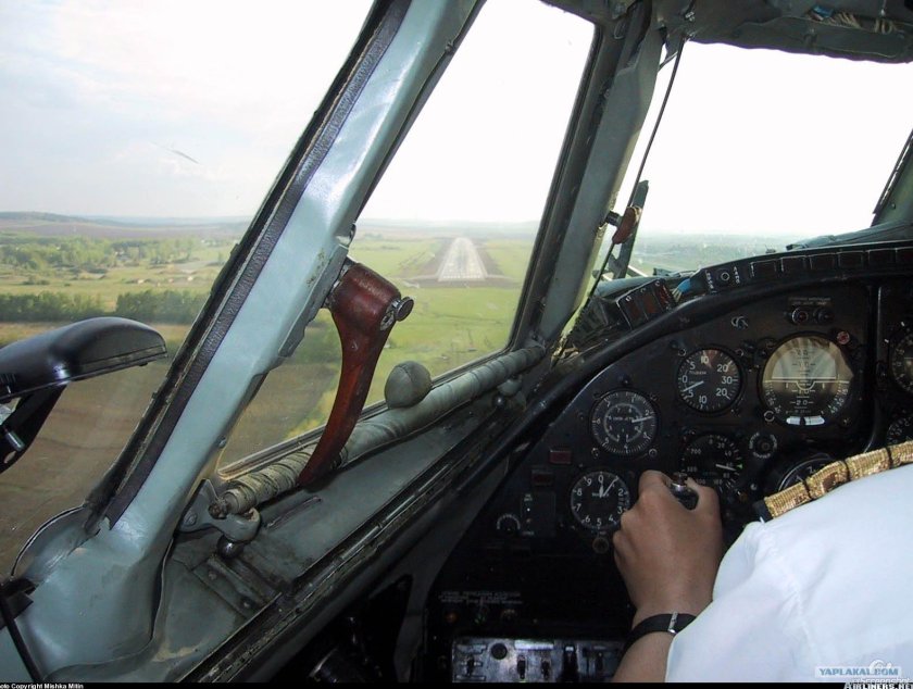 Кабина самолета АН-24