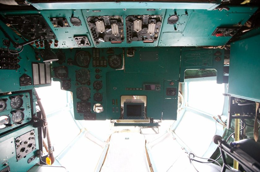 АН-22 Антей кабина