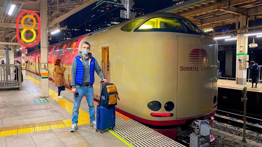 Sunrise Express поезд Япония