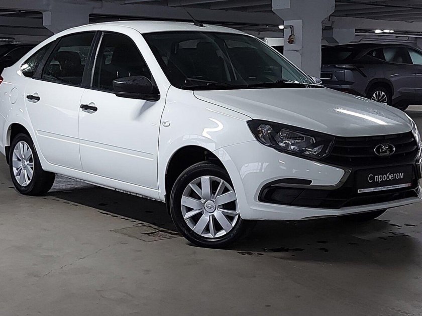 Лада Гранта седан 2019 белая