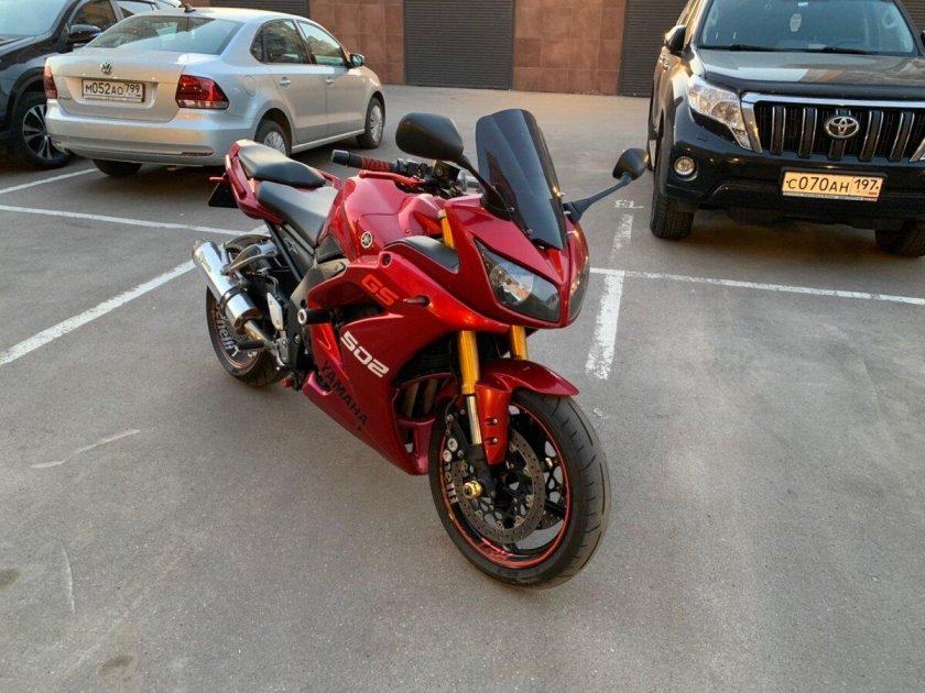 Yamaha fz1 красный