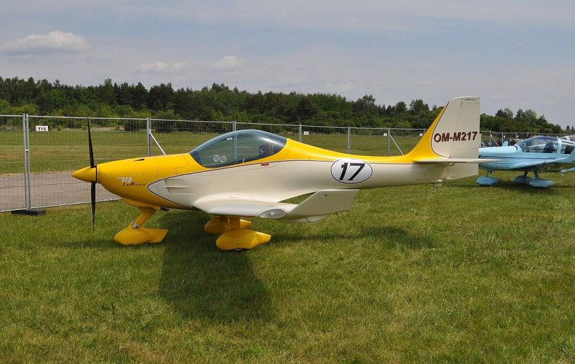 Легкомоторный самолет