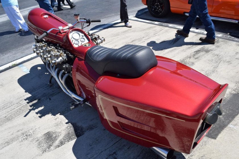 Мотоцикл Lamborghini v12 Espada