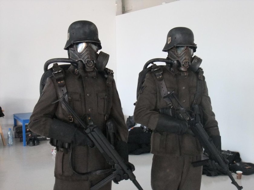 Солдаты 3 рейха в противогазе