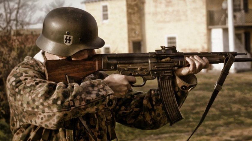 Автомат Калашникова Шмайсер STG 44