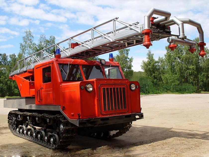 Гусеничный тягач АТС-712