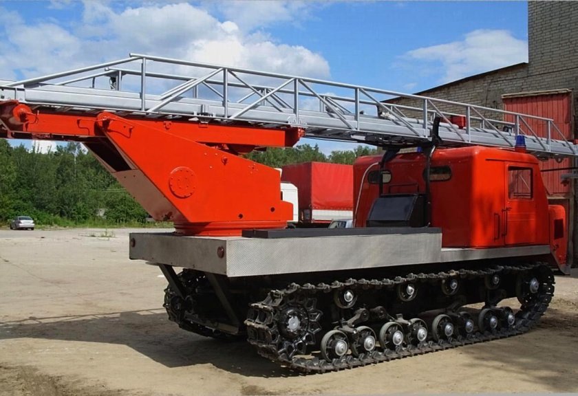 СПМ специальная гусеничная пожарная машина