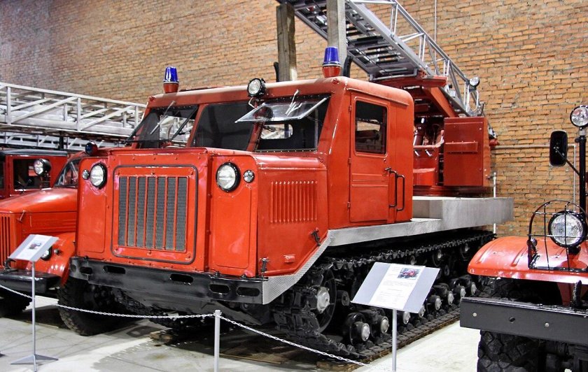 Пожарная машина на гусеницах