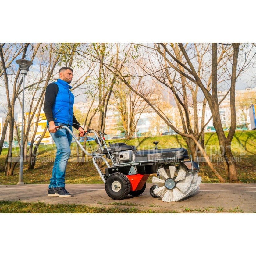 Машина подметальная бензиновая limpar 78 с универсальной щеткой