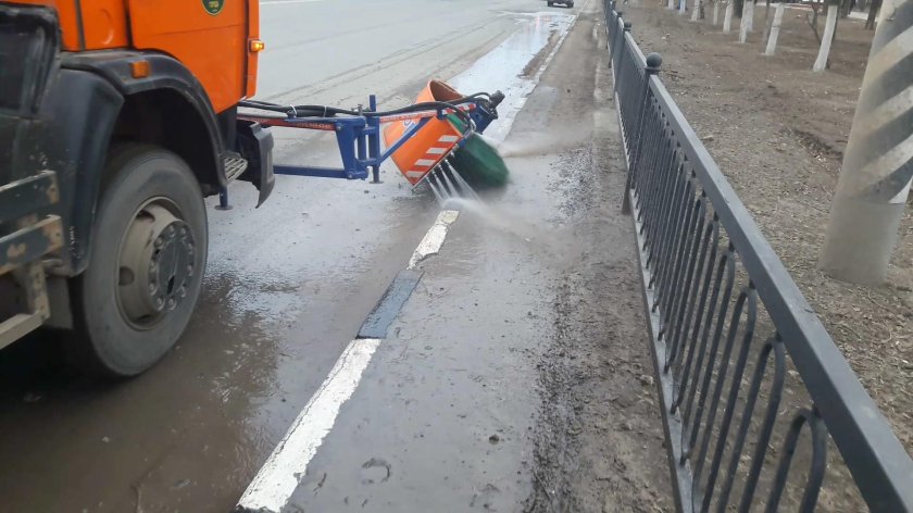 Мойка ограждения КДМ С щеткой