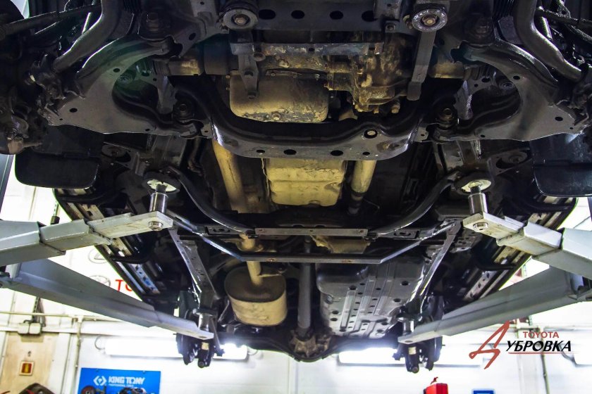 Защита на ленд Крузер Прадо 150 2015г снизу