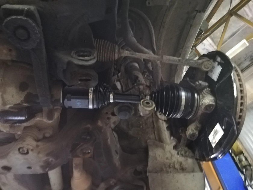 Привод внутренний LC Prado 150 правый с опорными подшипниками